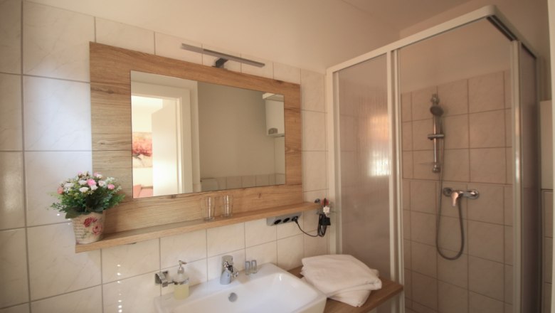 Cabin bathroom, &copy; Brandtner / Michael Becker