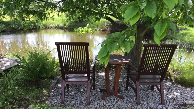 Pond with seating area, &copy; 4TatzenHof, Katharina Tatzer