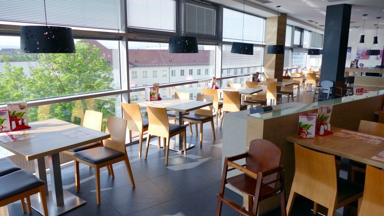 XXXLutz Restaurant, &copy; Marketing St.P&ouml;lten GmbH