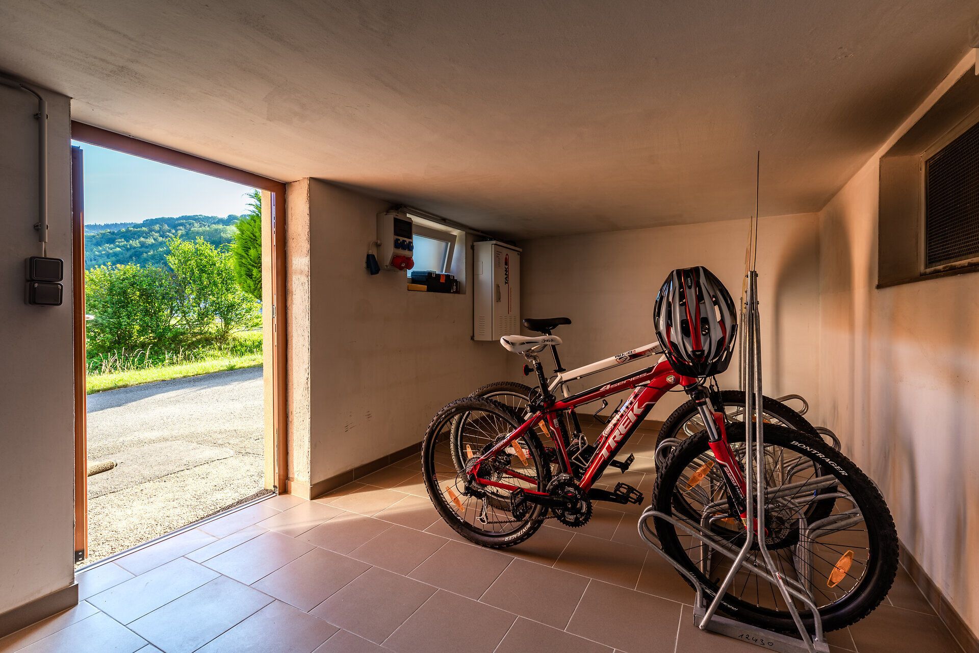 Gasthaus Pichler in Petersbaumgarten is conveniently located near the highway, and the region's bike paths are also right nearby. 