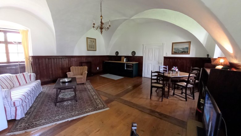 Ferienwohnung Vogtei Wohnzimmer mit Küchenzeile, © Renaissanceschloss Greillenstein