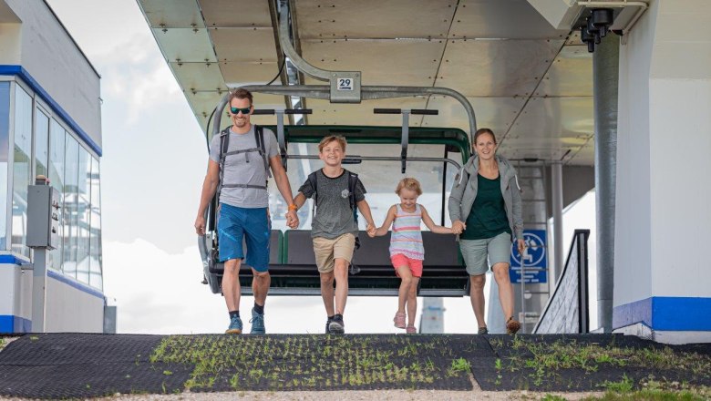 Comfortably to the summit with the four-seater chairlift, © Ludwig Fahrnberger