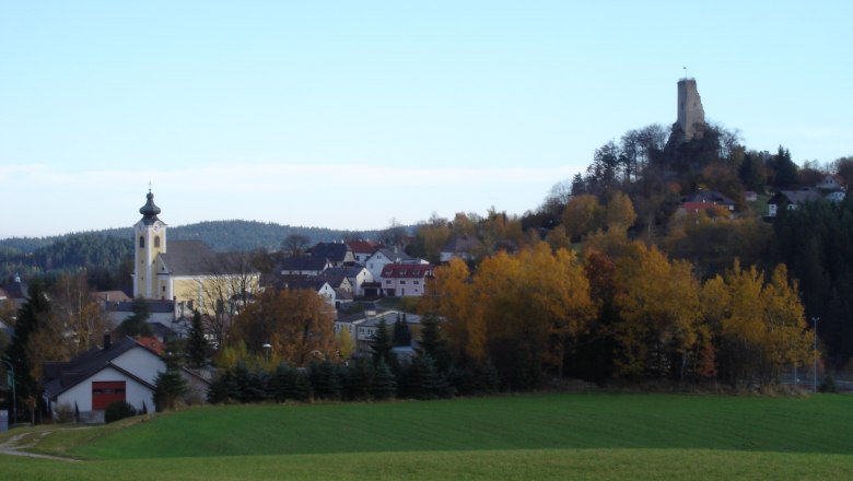 Landscape view of Arbesbach with church and castle ruins.