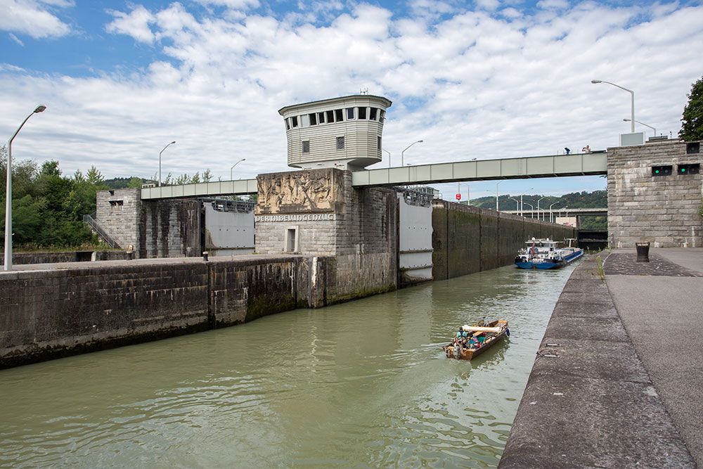 Persenbeug lock with boats in the water.