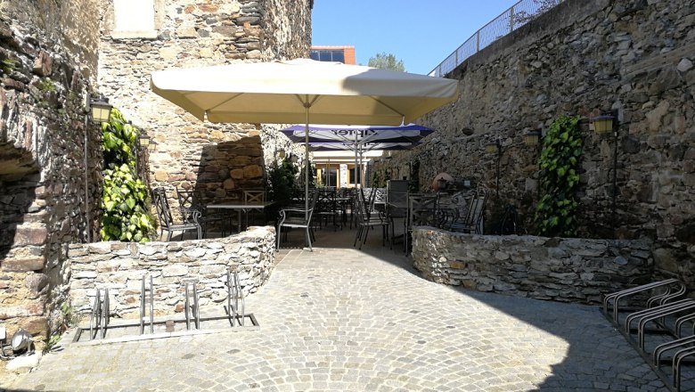 Pizzeria Corleone courtyard, © Roman Zöchlinger