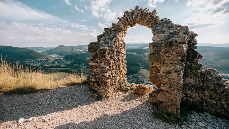 Ruin Türkensturz with a view of the surrounding landscape.