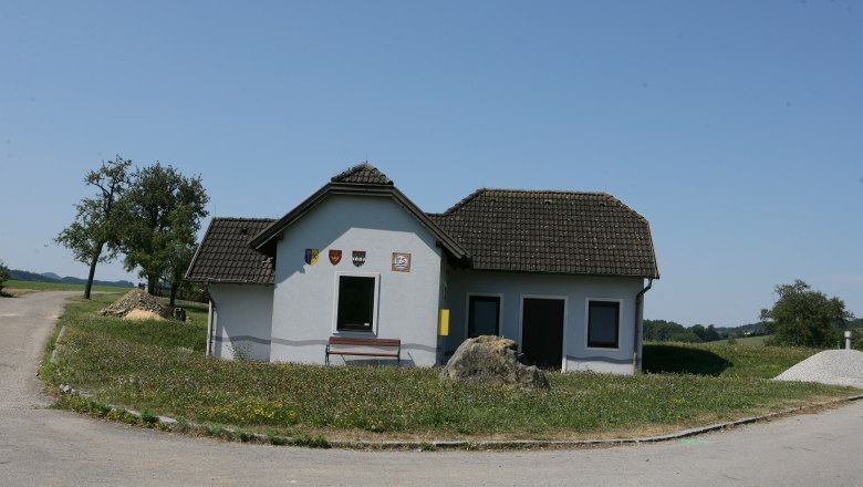 Drinking fountain at the elevated tank, &copy; Marktgemeinde Hofstetten-Gr&uuml;nau