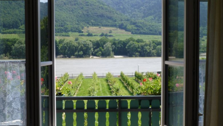 View of the Danube and the vineyards from the balcony, © Familie Machhörndl