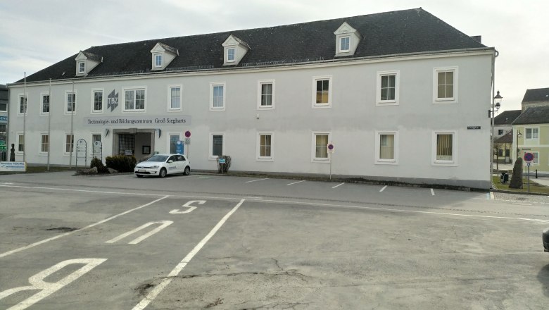 E-filling station, &copy; Matthias R. Wurth