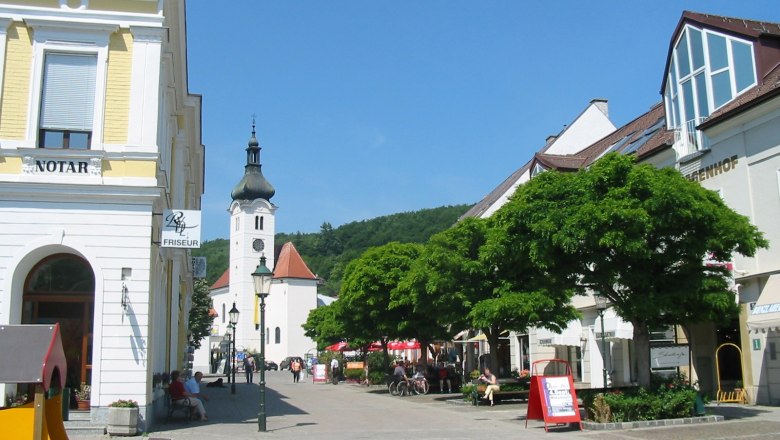 Main square in Purkersdorf with church and stores.
