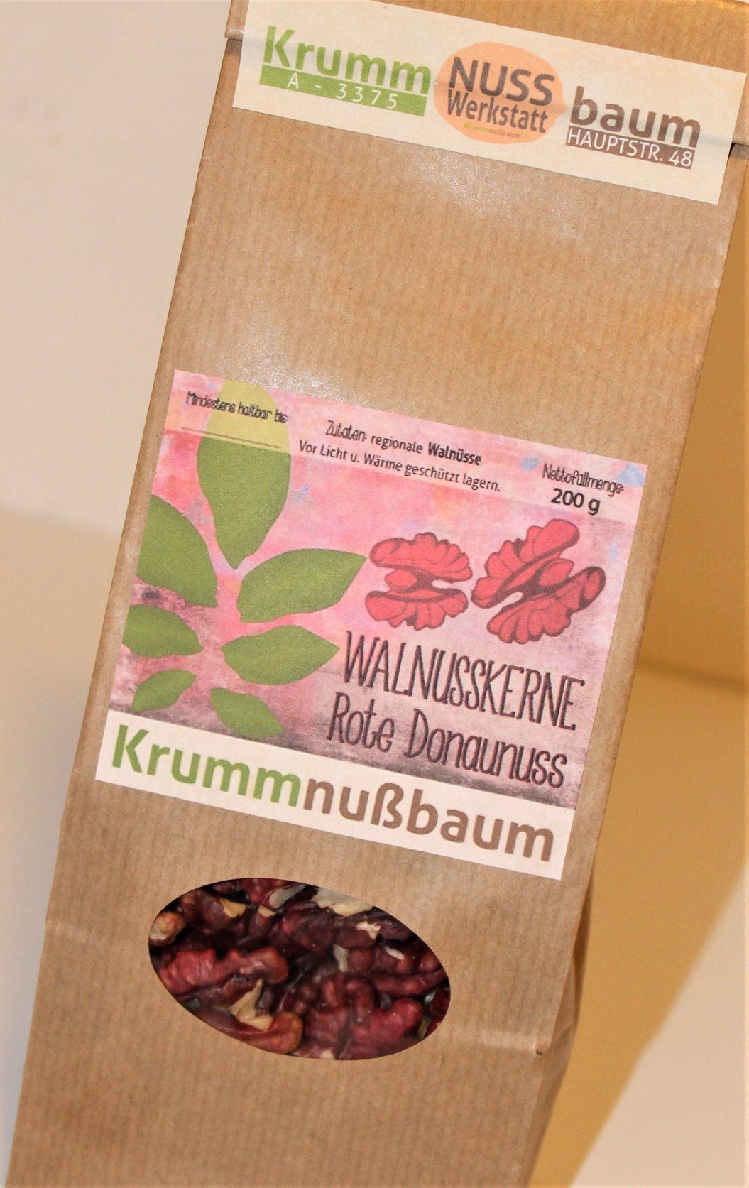 Packaging of walnut kernels of the Red Danube nut variety with viewing window.