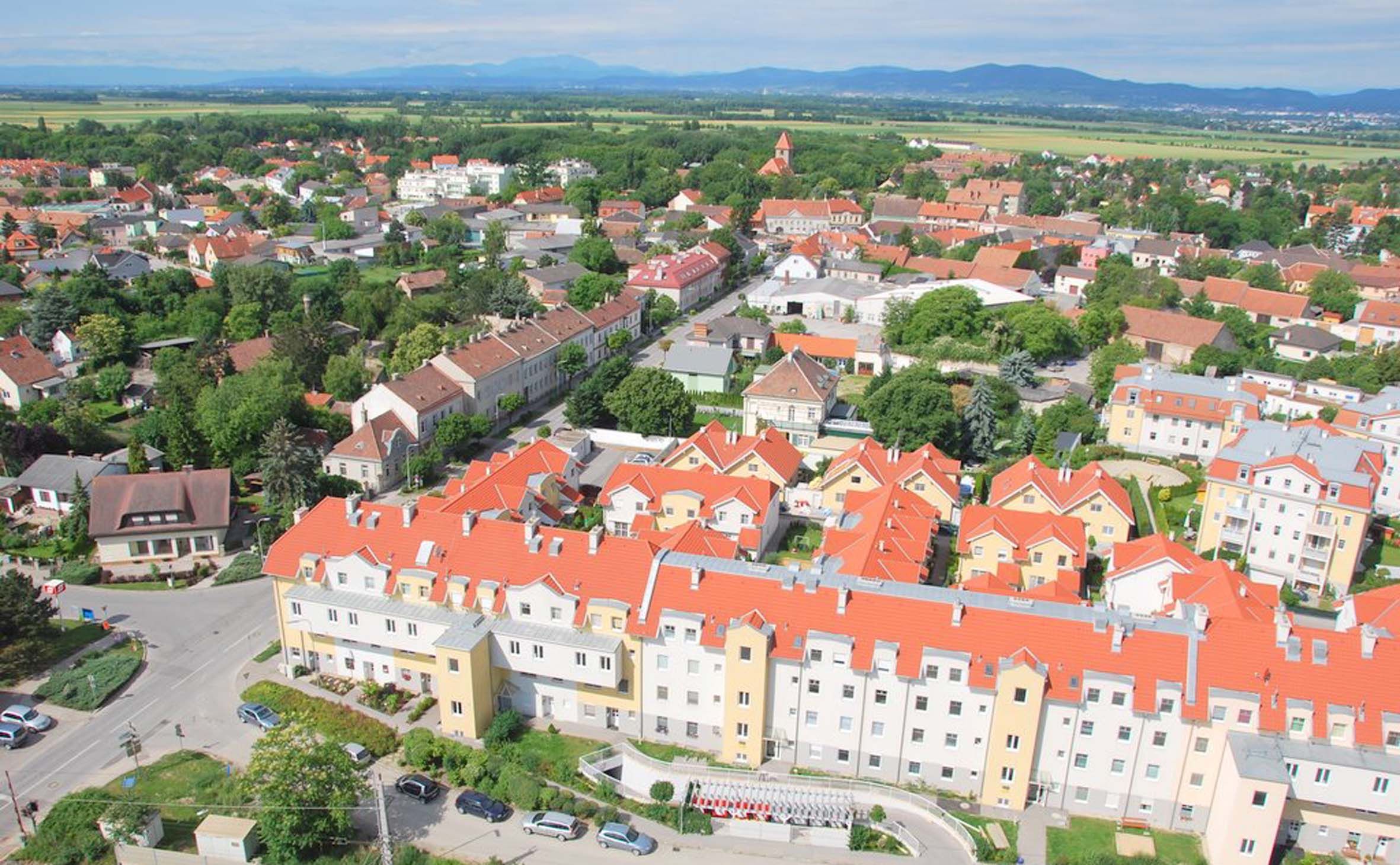 Aerial view of Himberg with red roofs and green landscape.