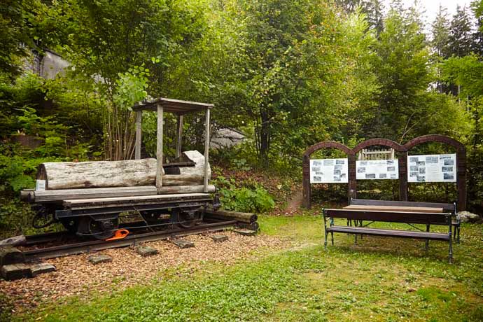 Historical lorry and information boards in the Aspang Geopark.