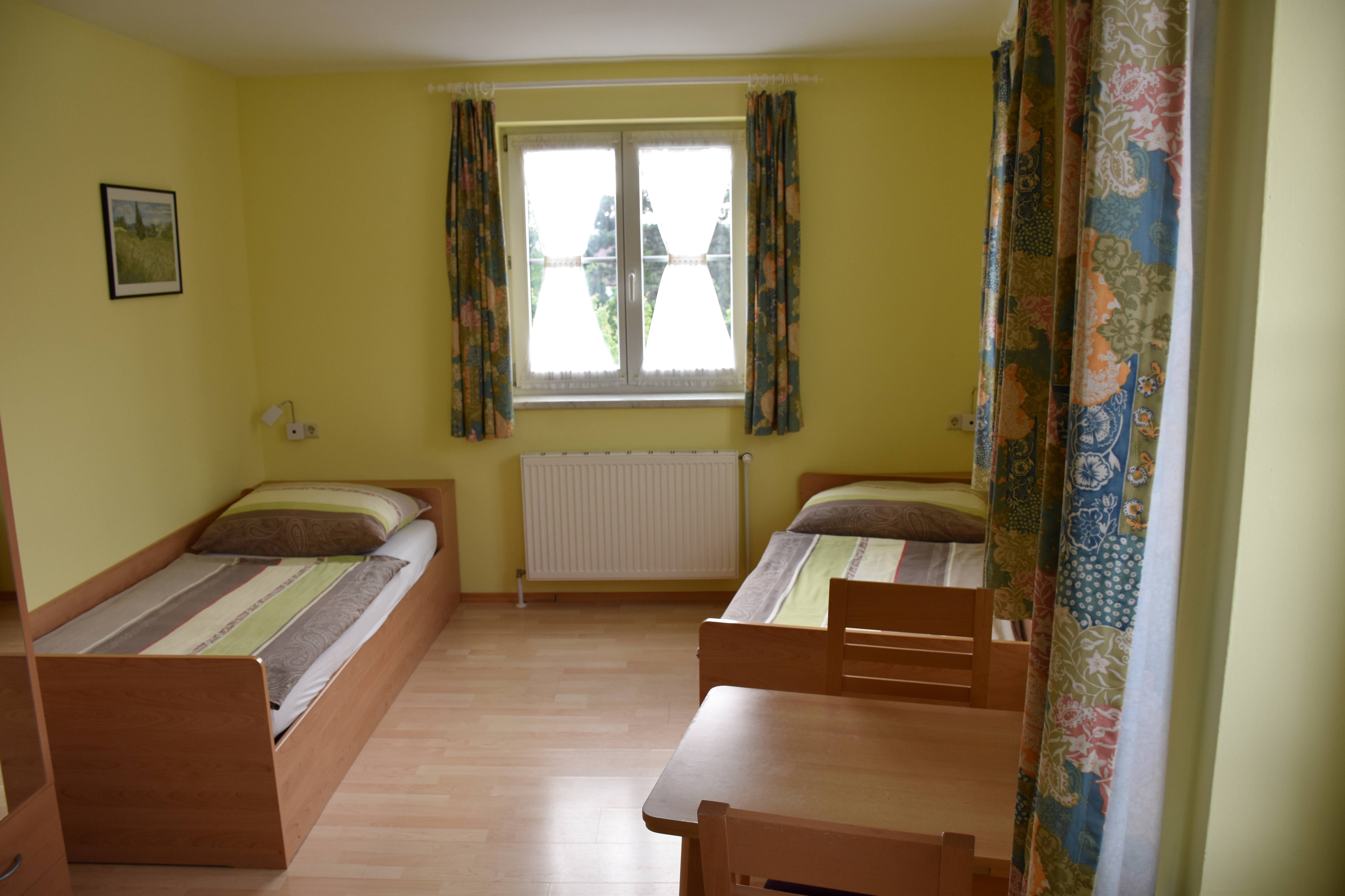 Room with two single beds in the Marchfelder Pension, Orth/Donau