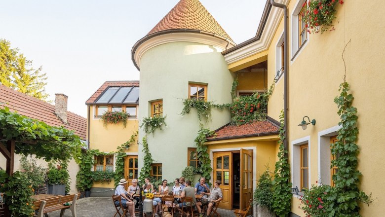 Inner courtyard, Herzog Winery, Brunngasse, Bad Vöslau, © Ployer Johann