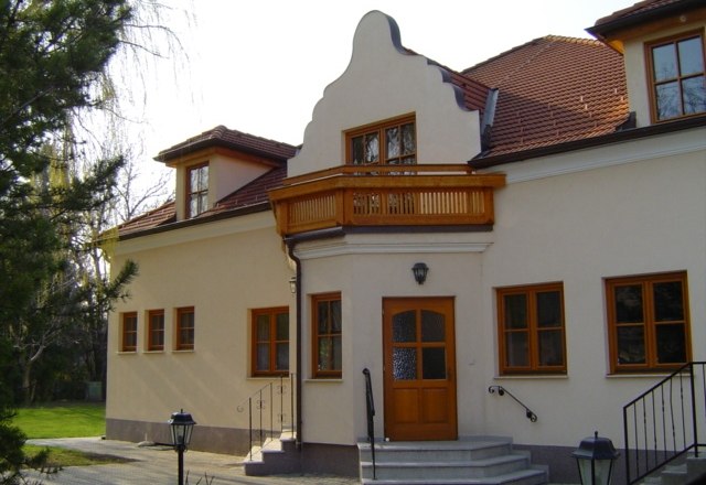 Entrance, &copy; Franz Scheibenreif