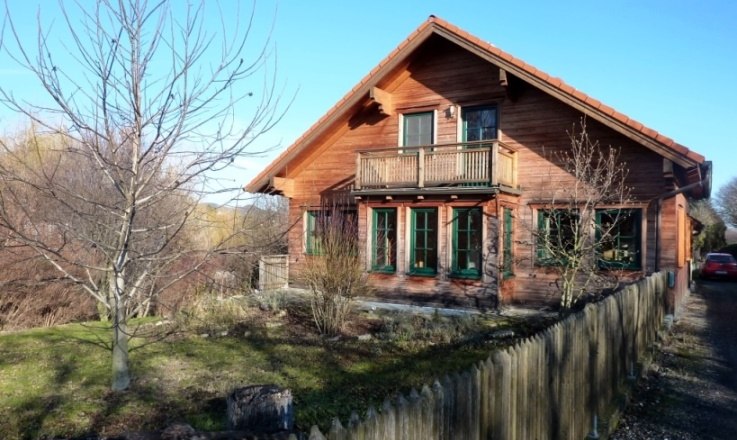 Fries Guest House, © Daniel Fries Wooden house with balcony and garden, surrounded by a wooden fence.