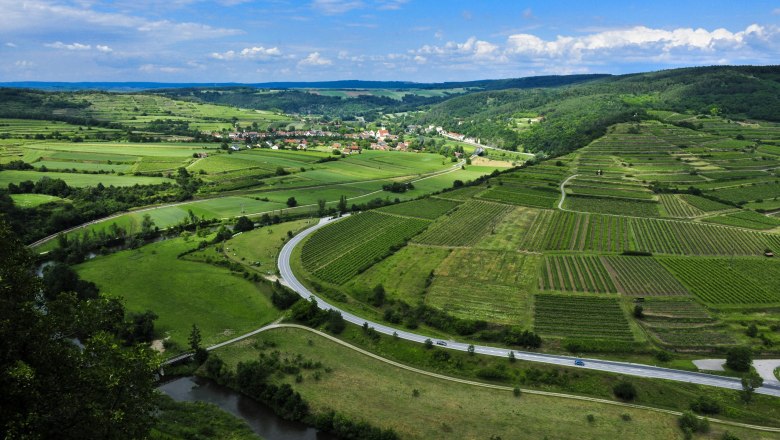Landscape in the Kamp Valley ("Kamptal" in German) nature park with fields, roads and a river.