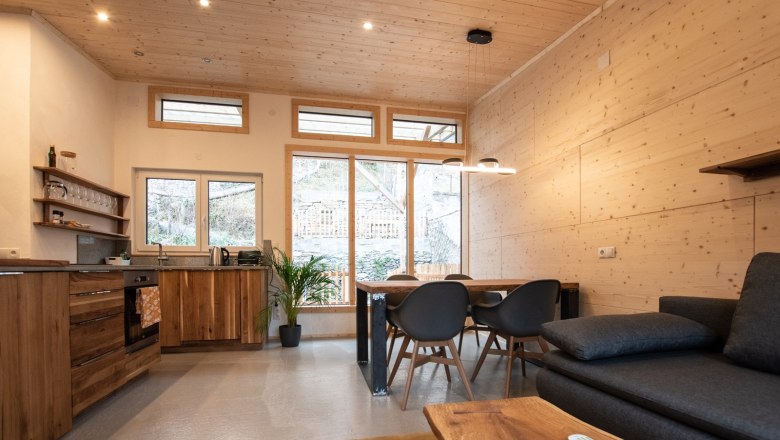 Living and dining area, © Silbersberg Cottage Modern living and dining area with wooden furniture and large windows.