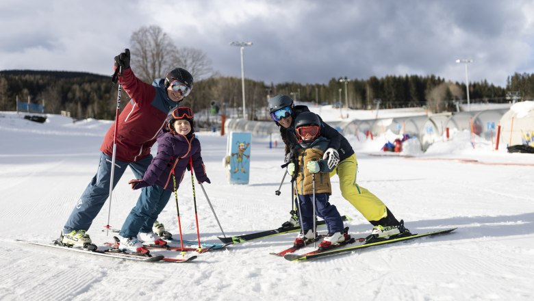 Family skiing at Wexl Arena St. Corona, © Markus Frühmann
