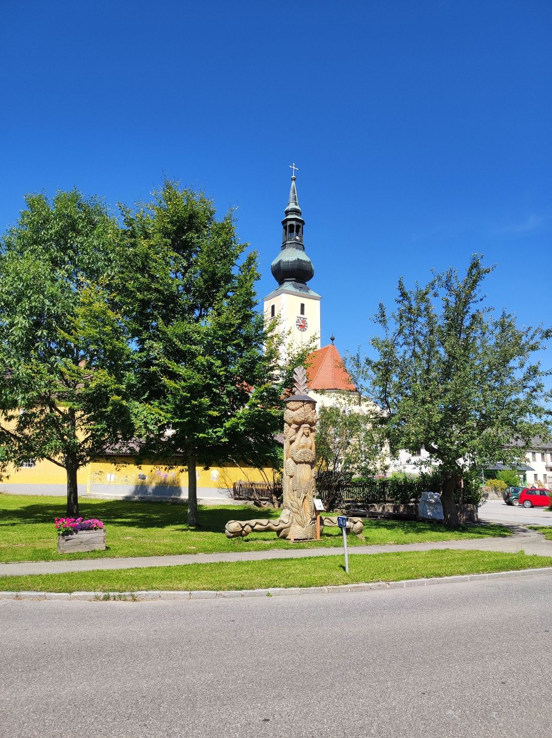 Großschönau with wood art