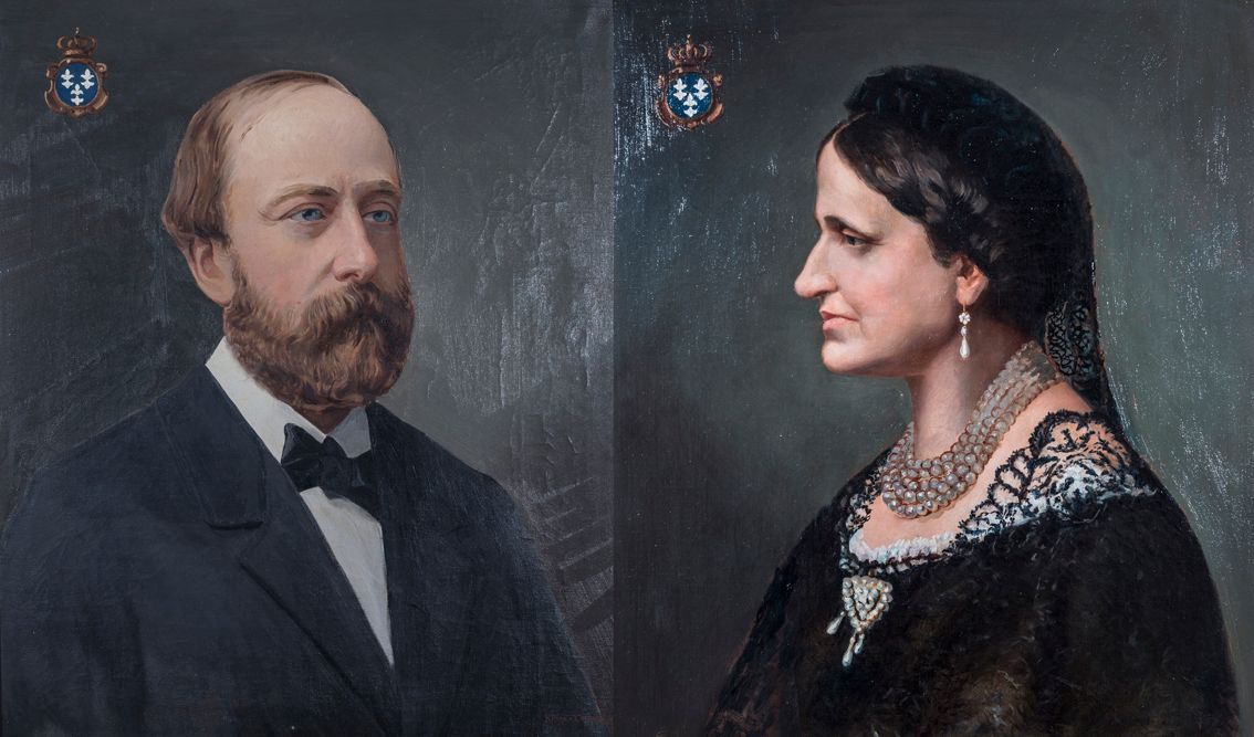 lte portraits of Count and Countess Chambord in formal, dark clothing, with coats of arms top left and right.