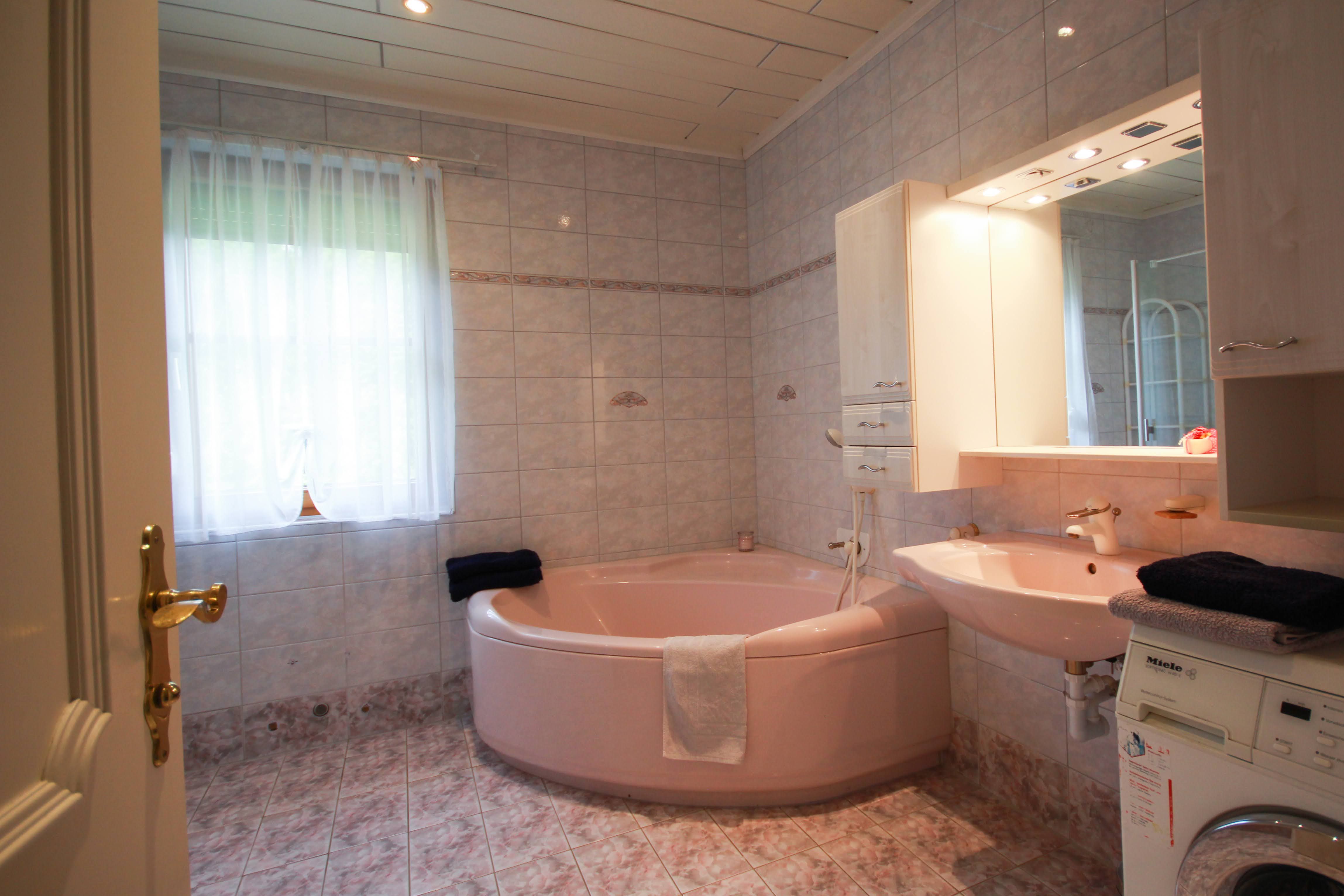 bathroom-with-corner-bathtub