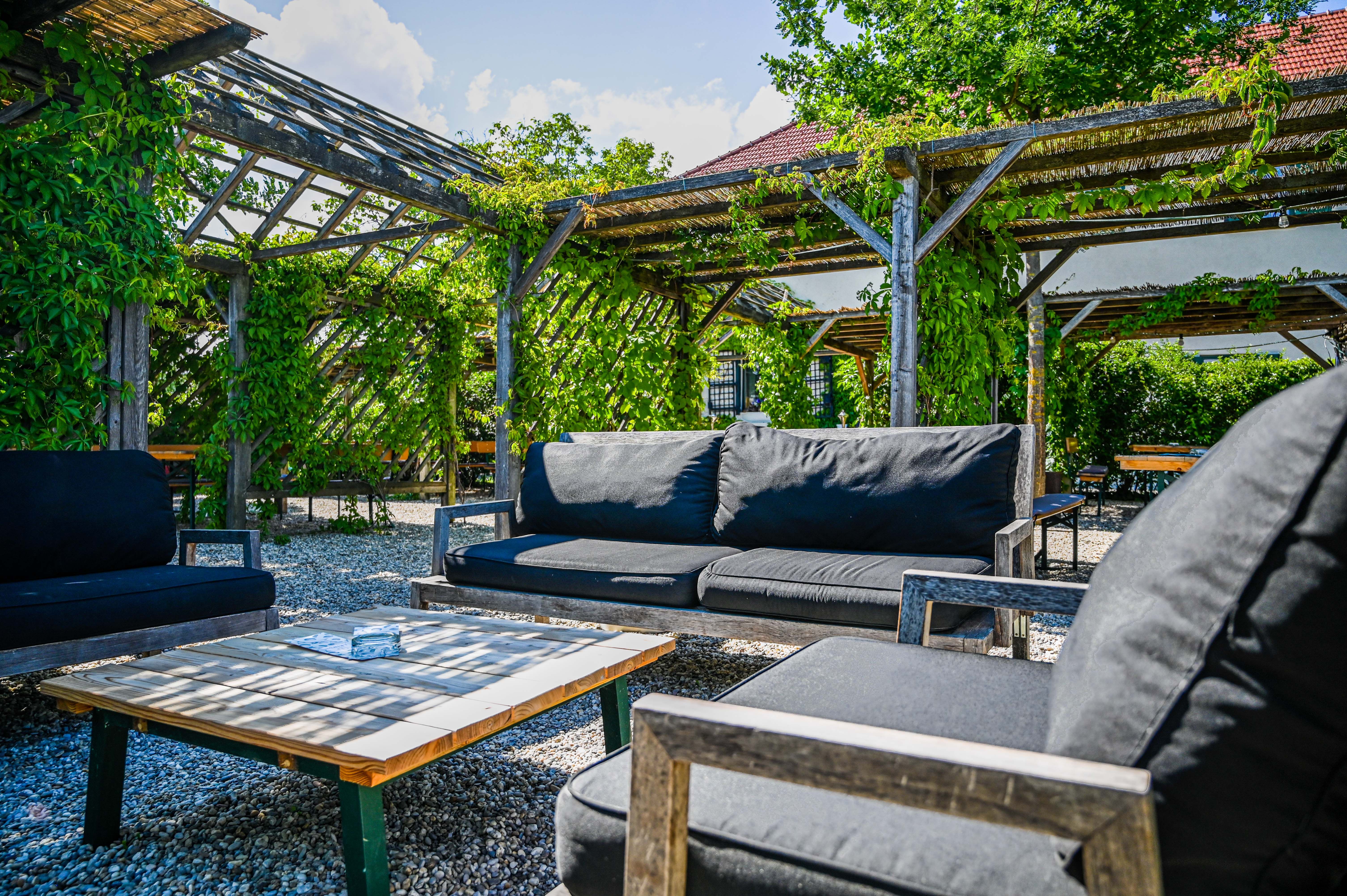 Lounge furniture in the guest garden