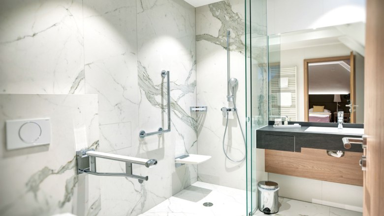 Bathroom - barrier-free, © 2023_Hotel Turmhof